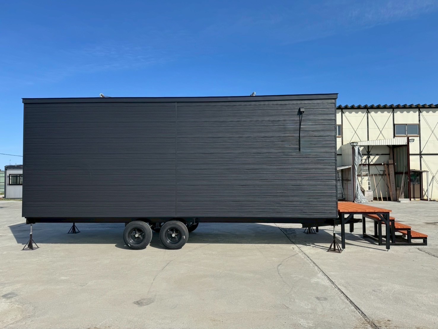 学習塾用トレーラーハウス外観3