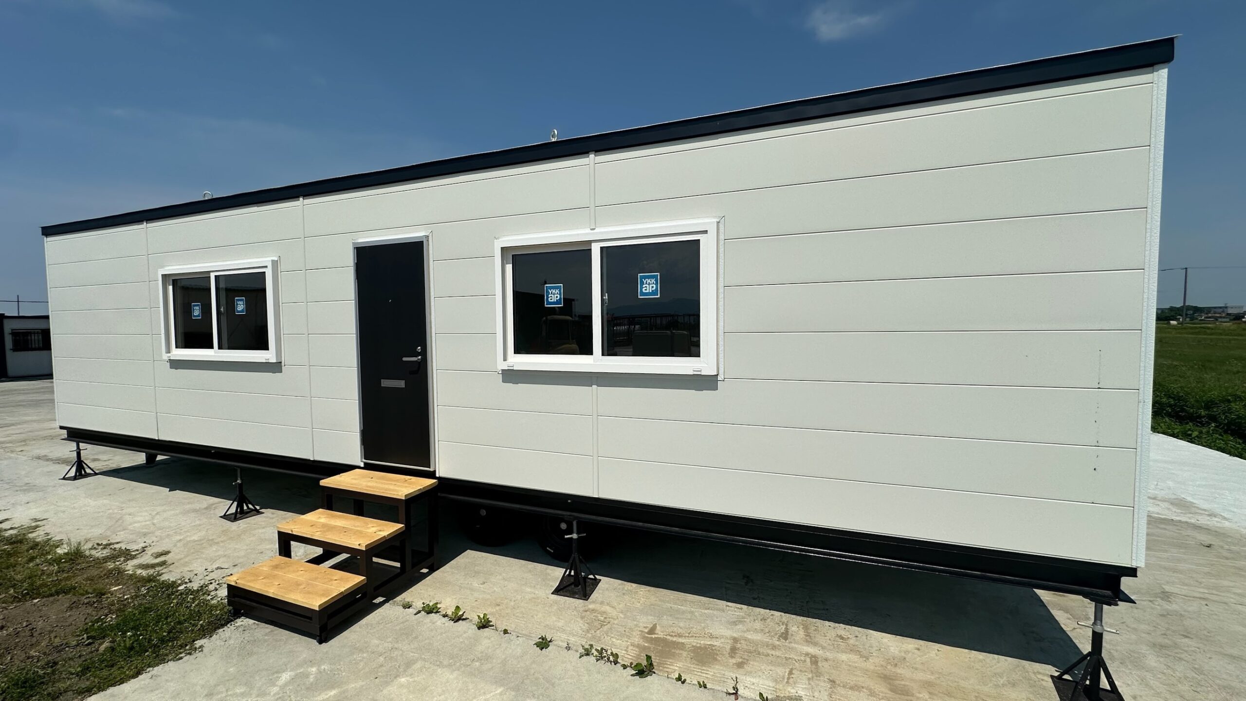 店舗用トレーラーハウス外観1