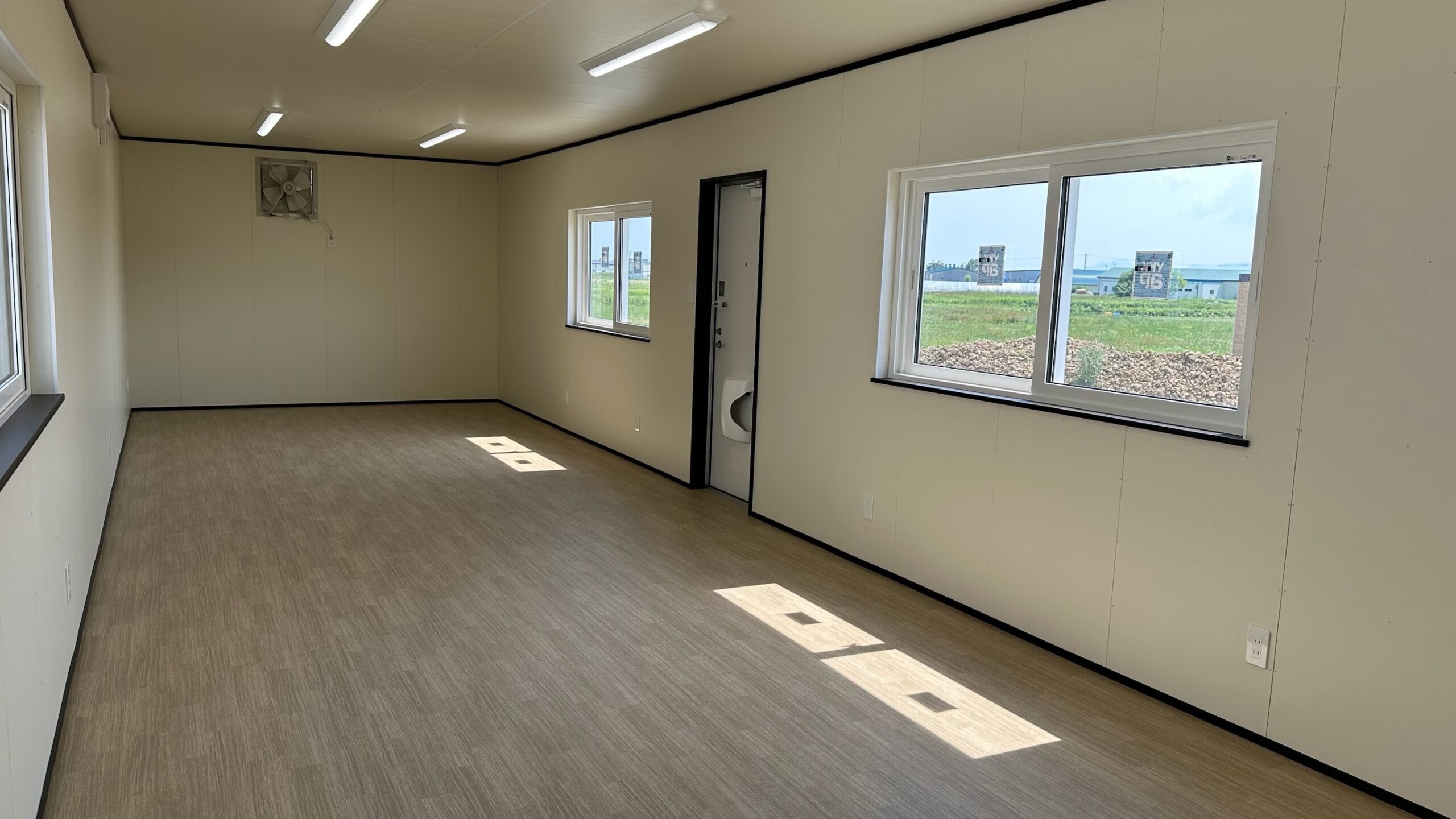 店舗用トレーラーハウス内観2